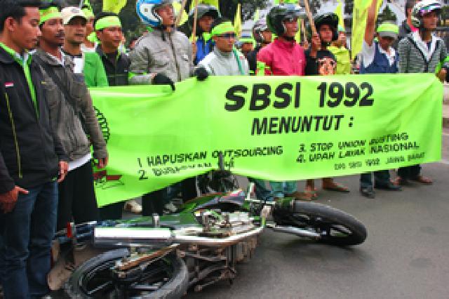SBSI 1992 Sesalkan Gubernur Riau tak Kunjung Sahkan Upah Perkebunan  