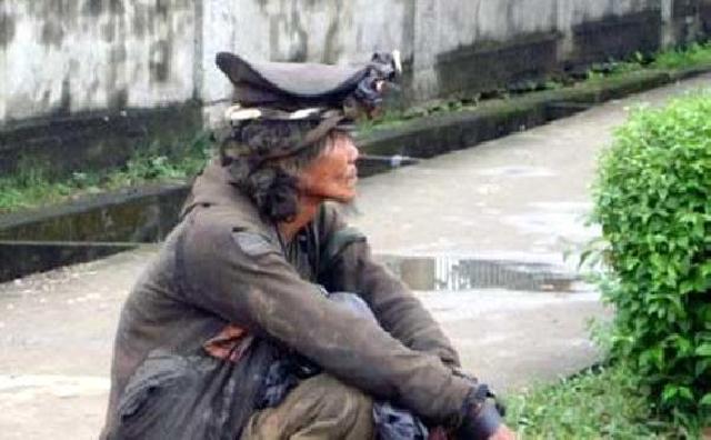 Dinsos Pekanbaru Tidak Tahu Ada Orang Gila di Halte