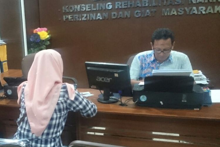 Istri Jaga Anak yang Sakit di Rumah, Suaminya Malah Selingkuh di Kamar Kos