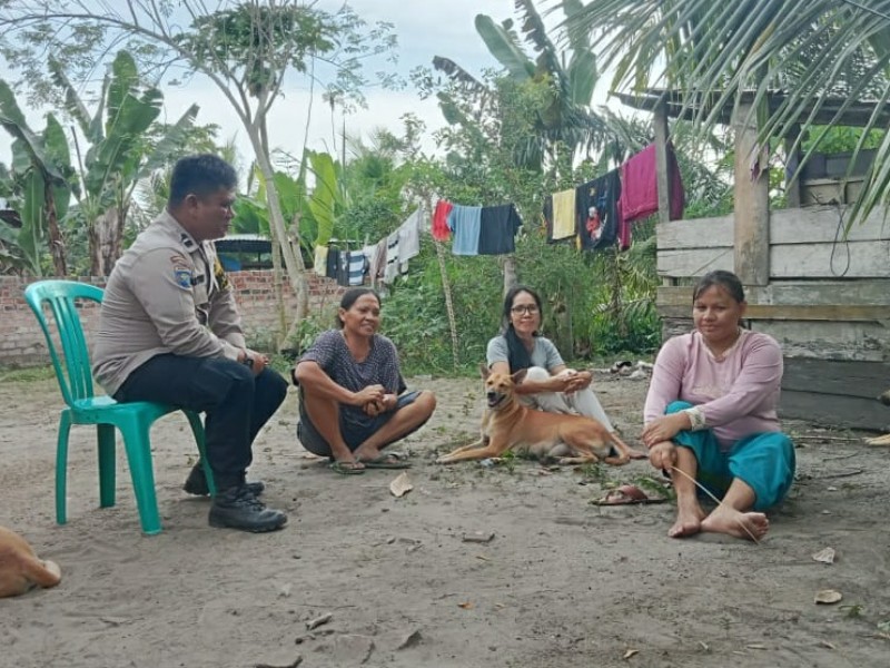 Bhabinkamtibmas Kelurahan Melayu Besar Kota Gelar Cooling System Pilkada Damai kepada Ibu-Ibu di Rokan Hilir