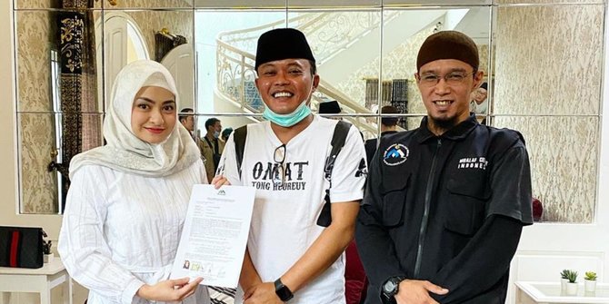 Youtuber Cantik Nathalie Holscher Masuk Islam, Komedian Sule jadi Saksi