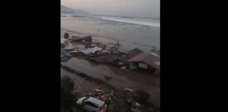 Dahsyat! Ini Video Detik-detik Tsunami Hantam Palu
