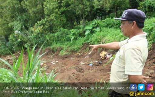 Hiii... Kuburan Warga Dilanda Longsor, Banyak Mayat Kelihatan