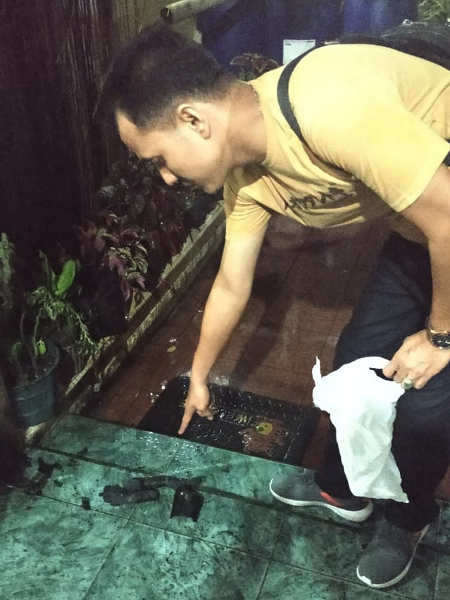 Teror Bom Molotov di Pekanbaru, Dua Kursi Terbakar dan Dinding Menghitam