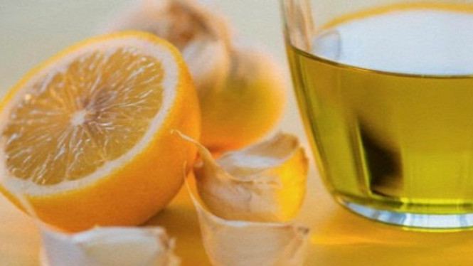 Batuk Tak Kunjung Sembuh? Obati dengan Lemon dan Madu