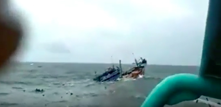 Merinding, ini dia Video Amatir Detik-detik Kapal Tenggelam di Makassar, 17 Tewas