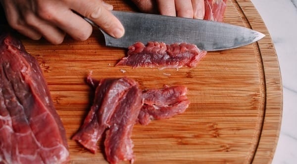 Ini 4 Trik Mudah Membuat Daging Kurban Cepat Empuk