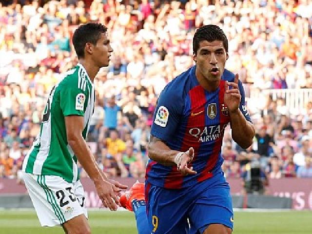 Suarez Hat-trick, Barcelona Bantai Betis 6-2