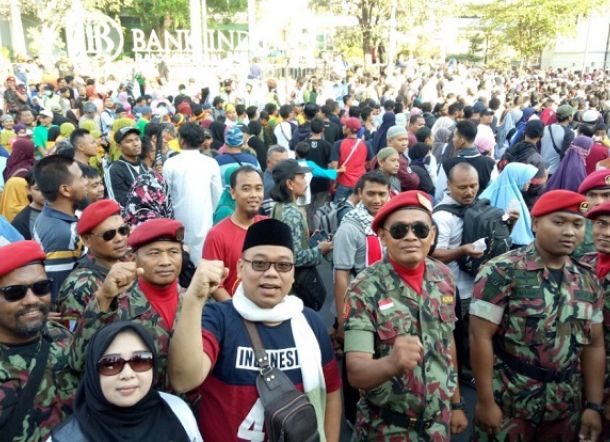 Sempat Dilarang Polisi, Peserta Jalan Sehat di Solo Tetap Meriah