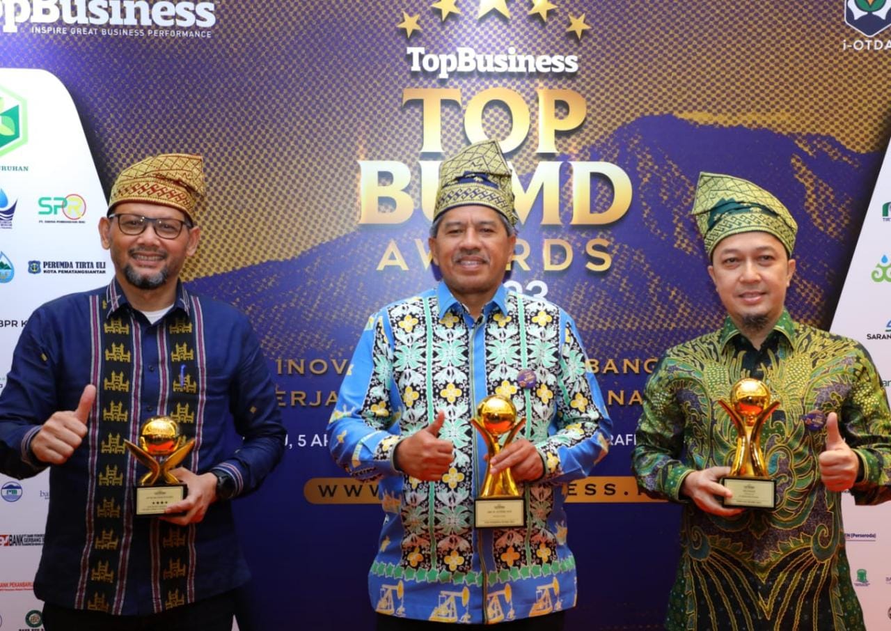 Bupati Siak Raih Penghargaan Top Pembina BUMD 2023