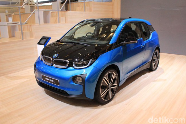 Agresifnya BMW Kenalkan Mobil Listrik di Indonesia