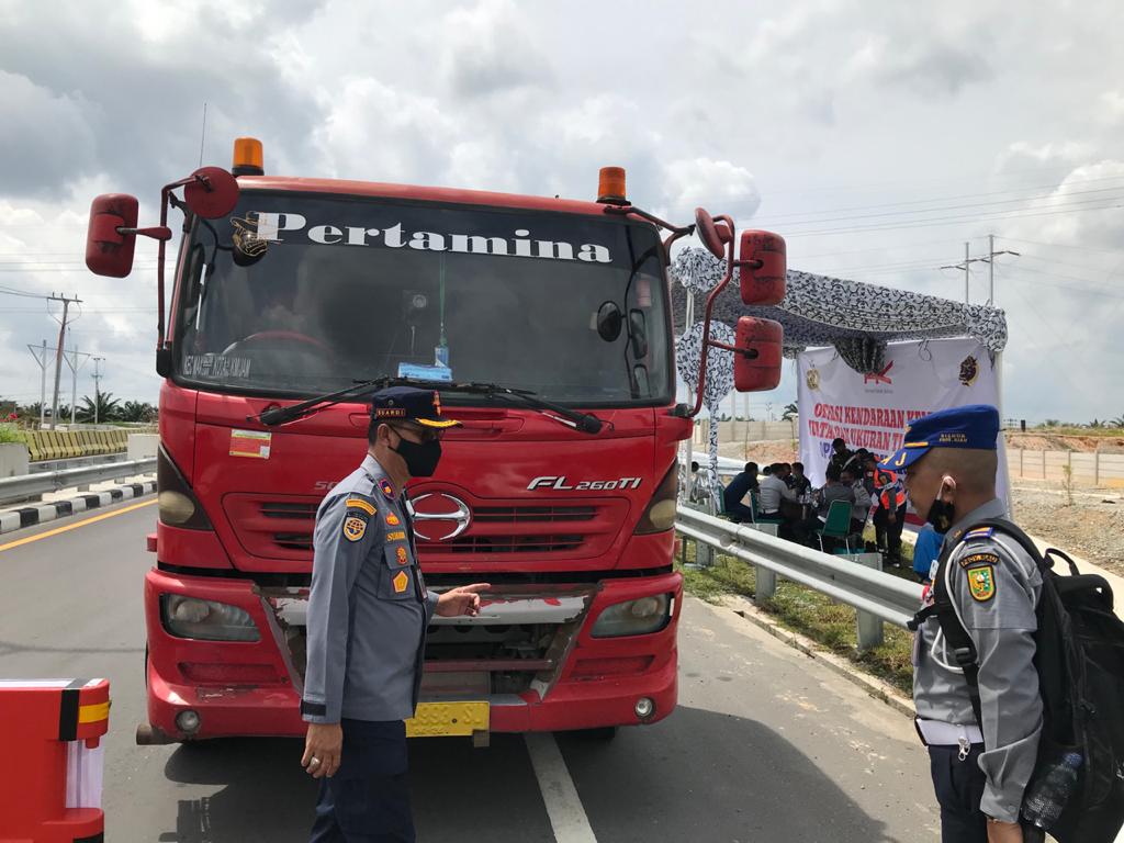 Waduh, Kartu Pengawasan Angkutan Barang Berbahaya Truk Pengangkut Elpiji Kadarluarsa 2 Tahun di Riau