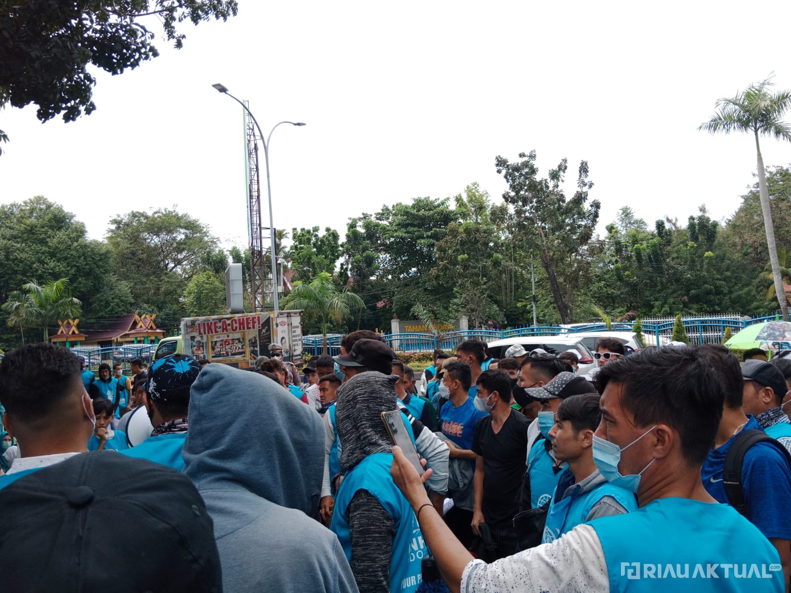 Imigran Afghanistan Gelar Unjuk Rasa di DPRD Riau
