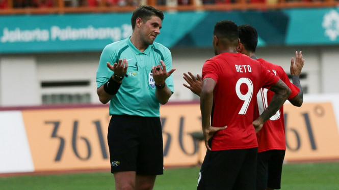 Shaun Evans, Wasit Kontroversial 'Musuh' Timnas U-23 dan Persib