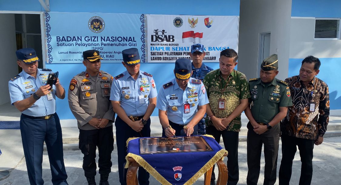 Panglima Koops Udara I Resmikan Dapur Makan Bergizi Gratis di Lanud Roesmin Nurjadin Pekanbaru