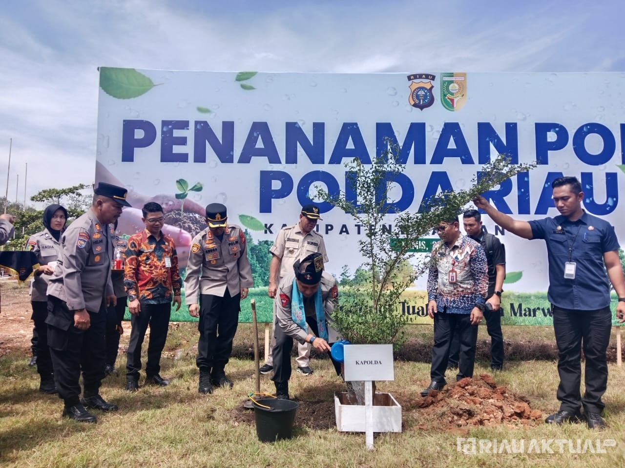 Tanam Pohon di Kuansing, Kapolda Riau: Ini Bentuk Cinta Kita kepada Ibu Pertiwi