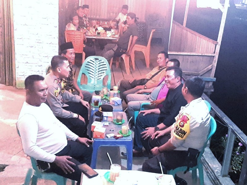 Kapolsek Kempas Ngopi Bareng Tokoh Pemuda, Perkuat Kamtibmas Selama Kampanye Pilkada