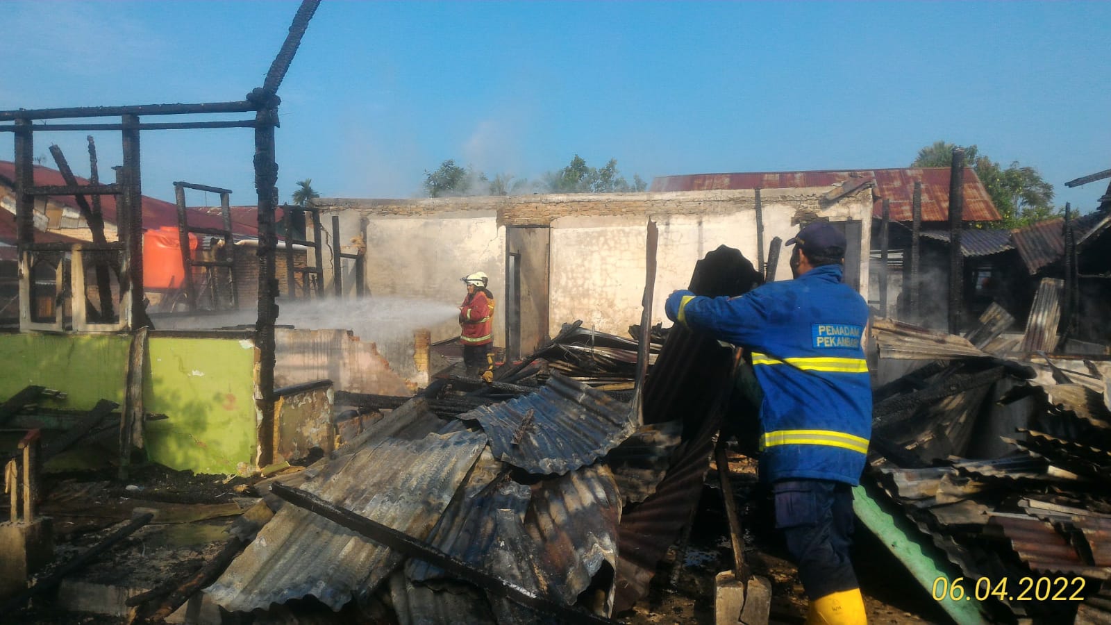 Diduga Akibat Korsleting Listrik, 3 Rumah Petak di Rumbai Terbakar