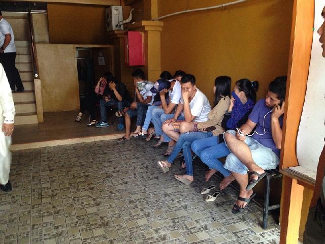 Diduga Mesum, Lima Pasang Kekasih di Pekanbaru Digiring Ke Kantor Satpol-PP
