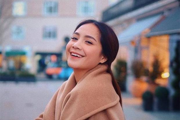 Sandal Rp7 Juta Nagita Slavina Dipakai untuk Injak Pasir dan Tanah