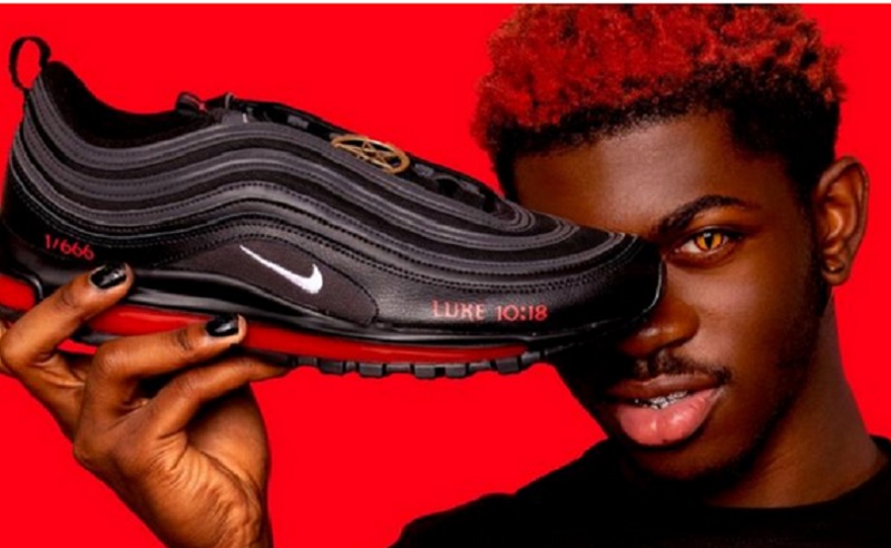 Sepatu Setan Mengandung Darah Manusia Ini Harganya Rp14,7 Juta