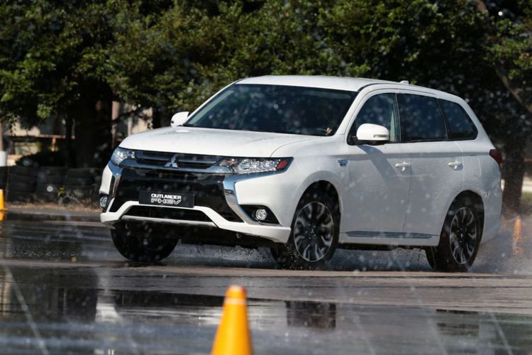 Mitsubishi Cetak Rekor Penjualan Outlander PHEV di Eropa
