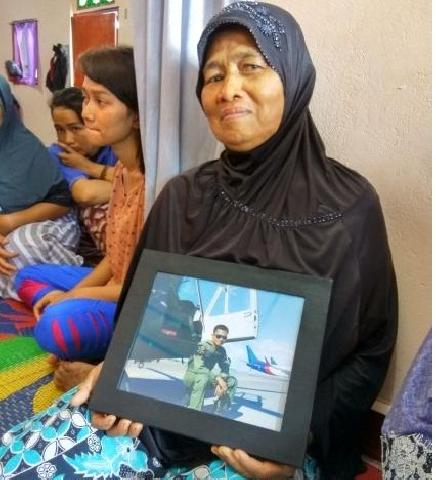 Keluarga Sertu Bayu Masih Menunggu Kedatangan Jenazah di Dumai