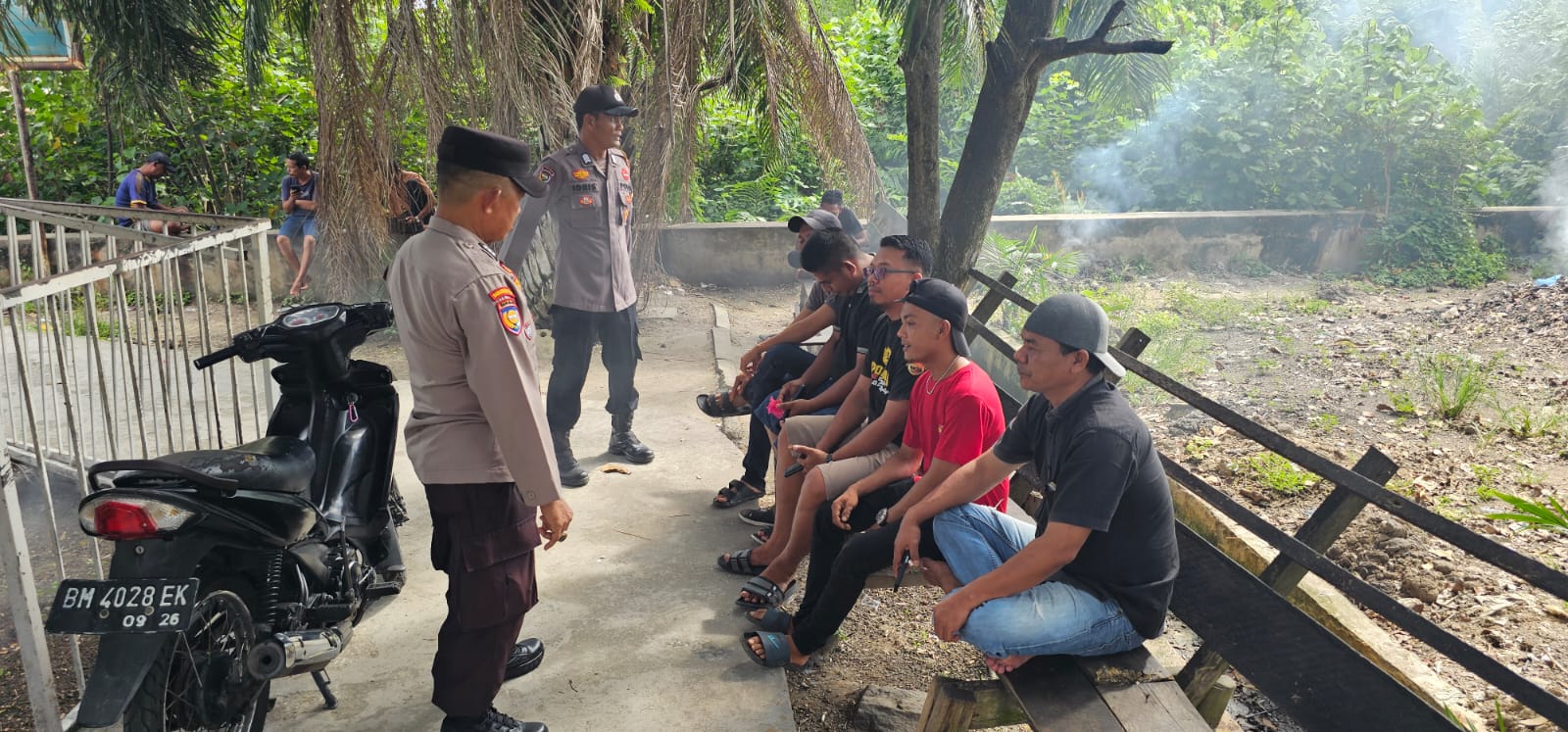 Kapolsek Bukit Batu Ajak Masyarakat Jaga Kondusifitas Pilkada di Pelabuhan Roro Sungai Selari