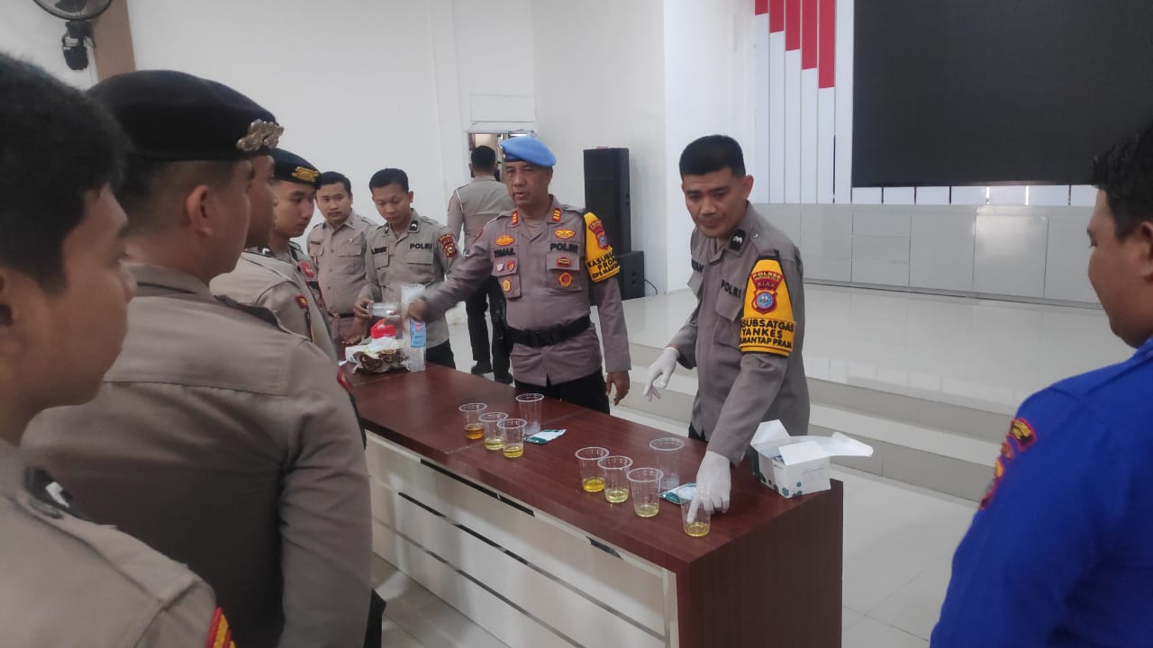 Dukung Asta Cita Presiden, Personel Polres Inhil Cek Urine