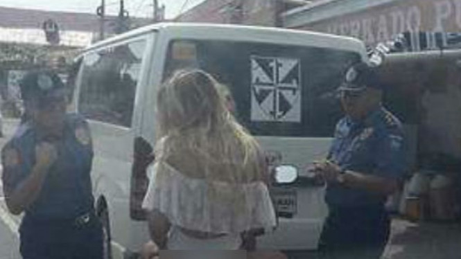 Mengendarai Motor Pakai Bikini, Turis Asing Terjaring Razia