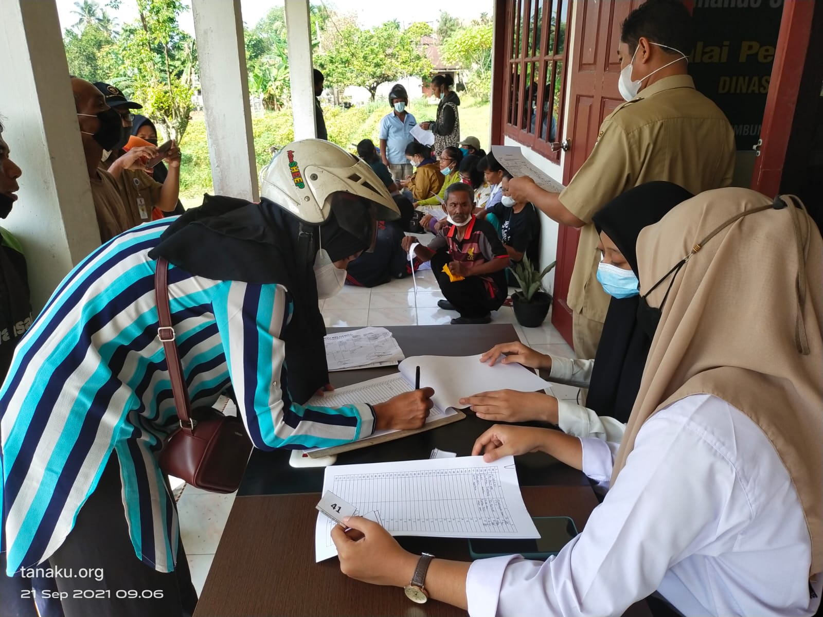 Langgar Aturan PPKM, Petugas Denda Puluhan Tempat Usaha dan Belasan Warga
