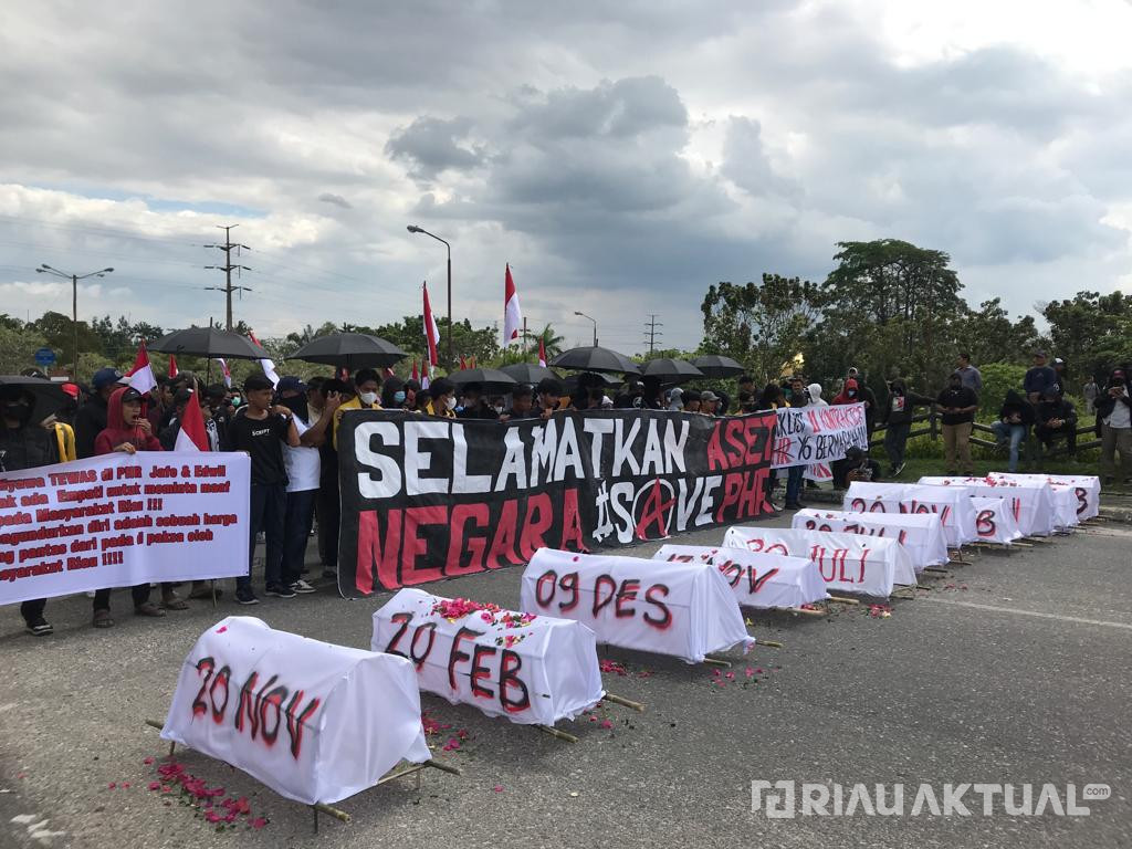 Unjukrasa di Gerbang Masuk PHR, Ini Tuntutan Massa Aksi