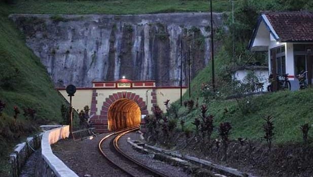 Lima Terowongan Angker di Indonesia Ini Sering Memakan Korban