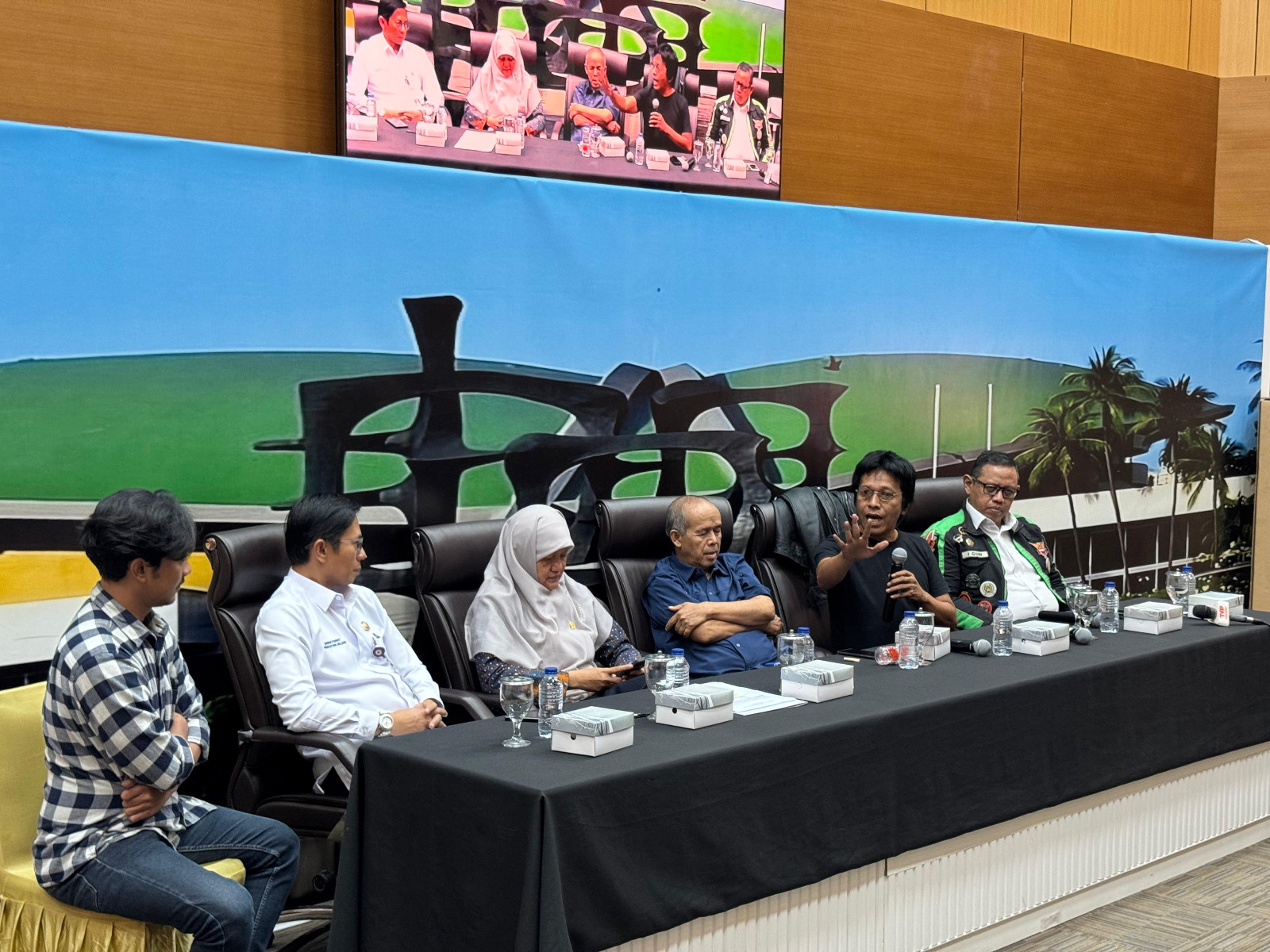 Legislator Adian Napitupulu Desak Pemerintah Terbitkan Regulasi Ojek Online