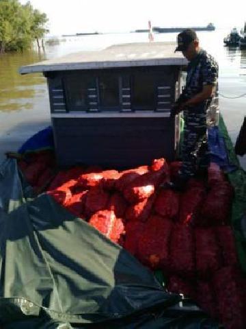 Dua Kapal Tanpa Nama Selundupkan Bawang Merah dari Malaysia