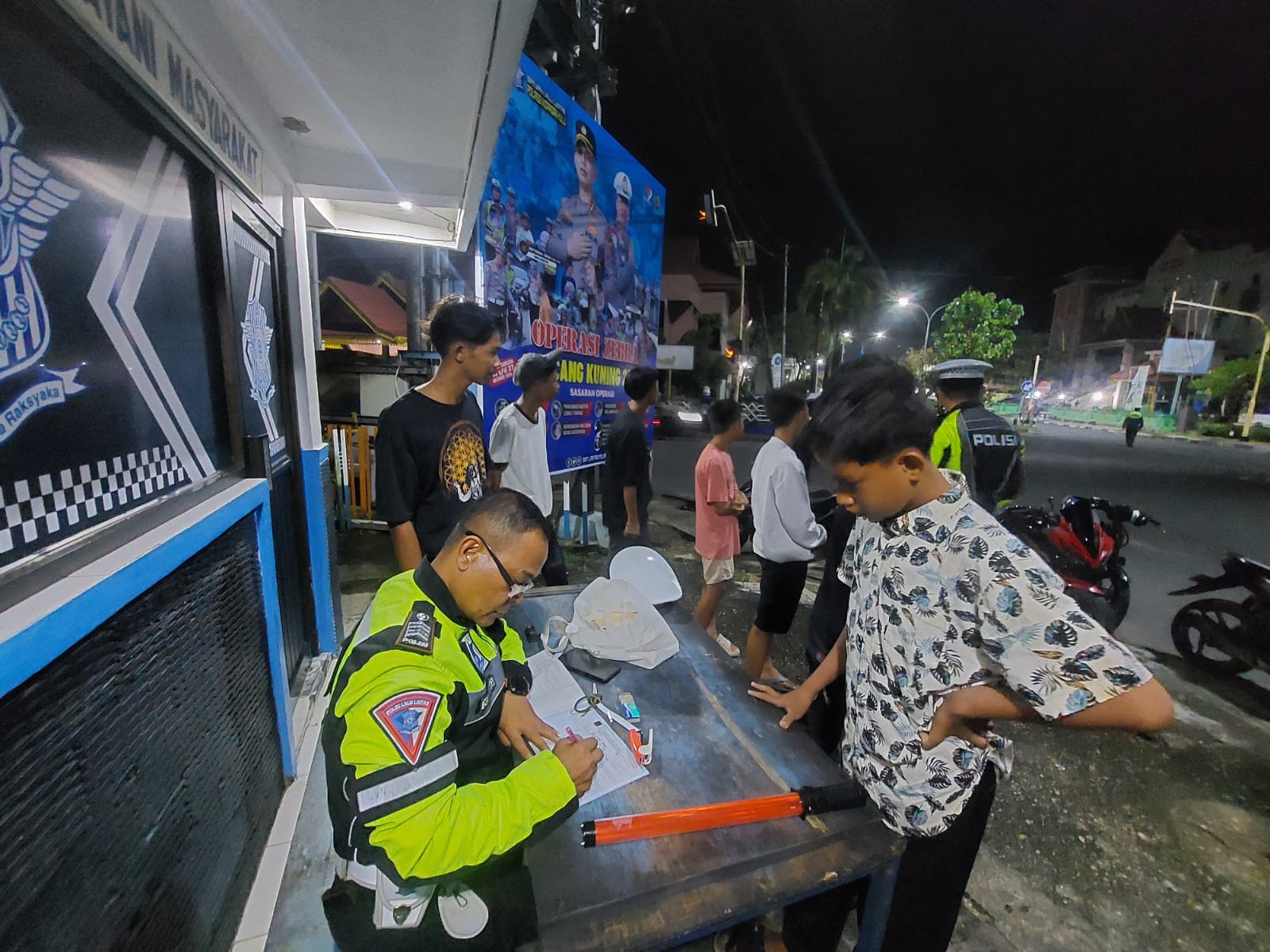 Blue Light Lantas Polres Inhu: Tindak Balap Liar, Ajak Pemuda Lawan Hoax