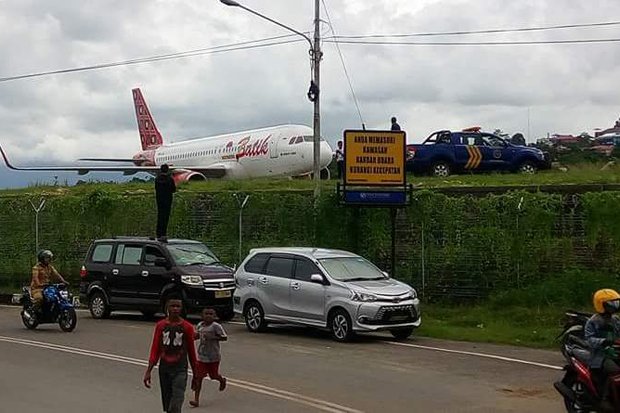Pesawat Batik Air Tergelincir  Saat Akan Take Off