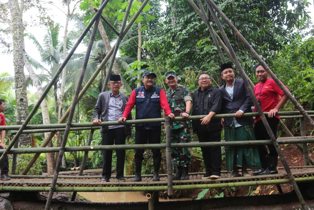 Mensos dan Mendes PDT Buka Peringatan HKSN 2024 dengan Kerja Bakti Bersihkan Sungai