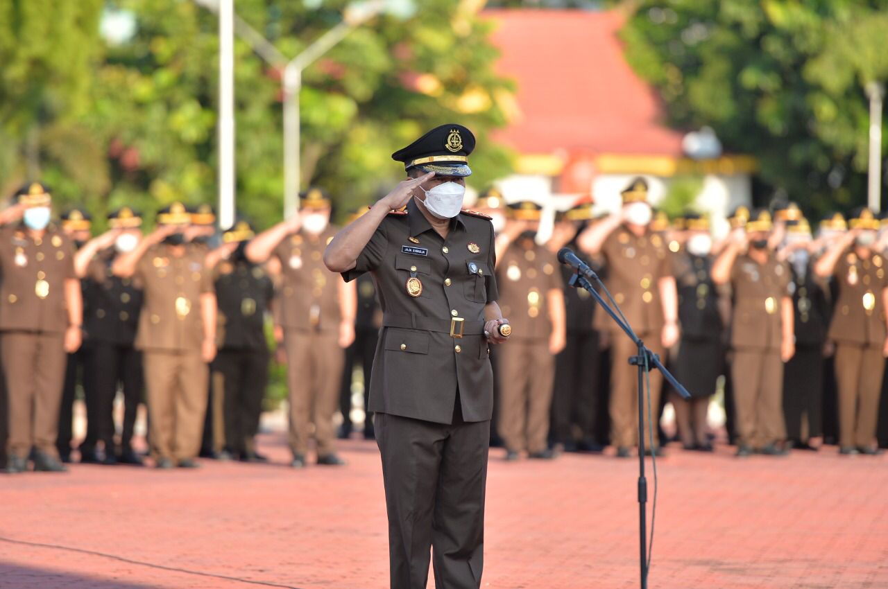 Kajati Pimpin Upacara Ziarah Makam Pahlawan