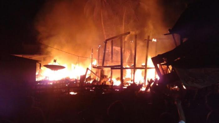 Diduga Arus Pendek Listrik, Satu Ruko di Desa Pinggir Bengkalis Hangus Terbakar
