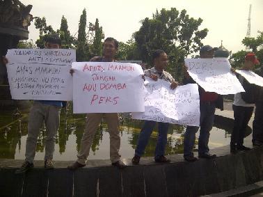Dimaki Bupati Rokan Hilir, Wartawan Riau Lakukan Demo