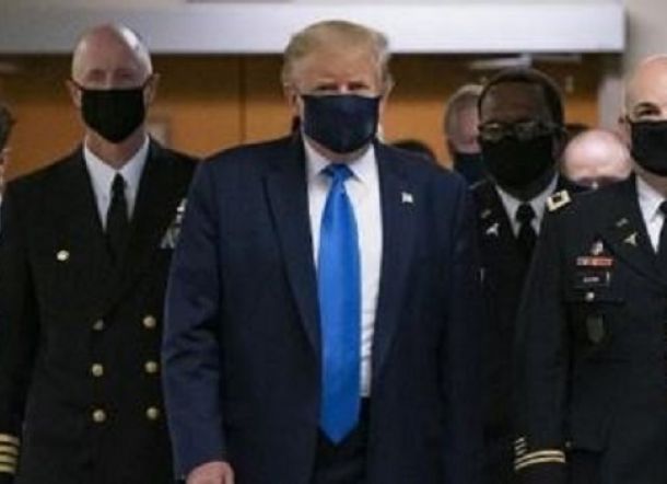 Akhirnya Pakai Masker di Depan Umum, Ini Kata Donald Trump