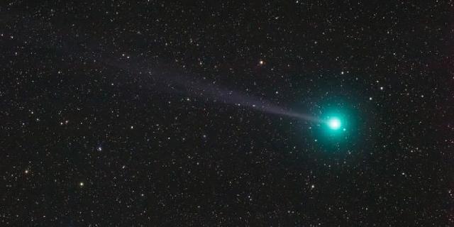 Komet Lovejoy Akan Melintasi Bumi, Bagaimana Cara Mengamatinya ?