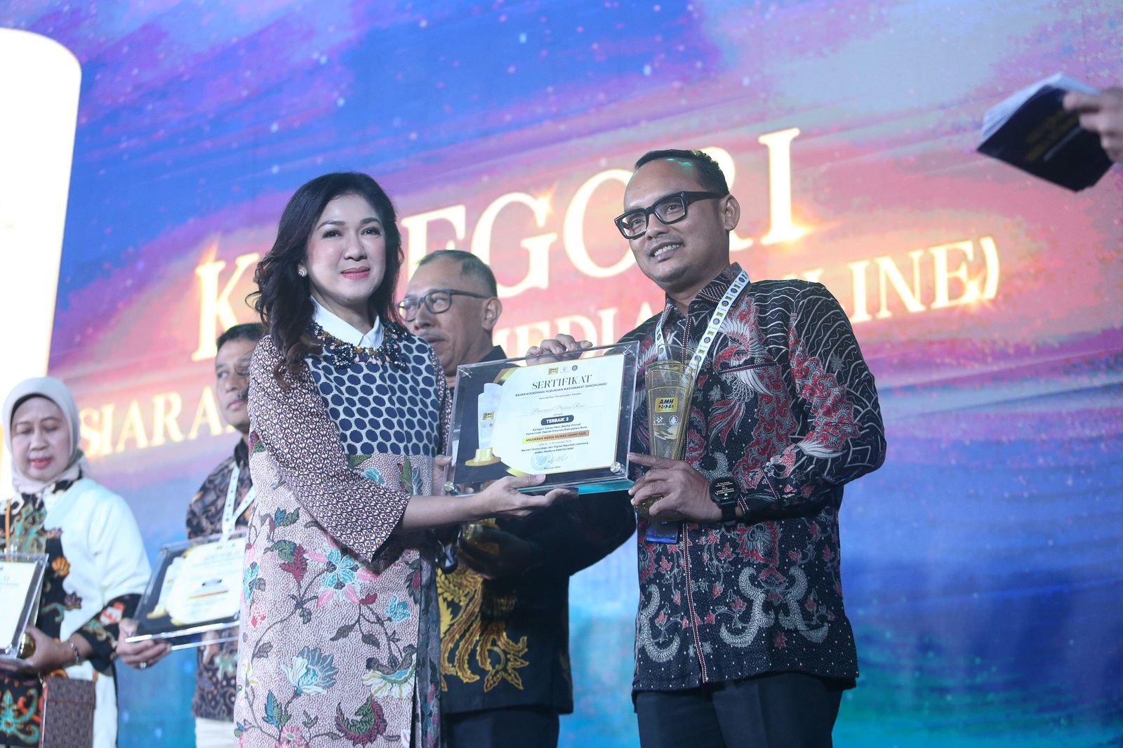 Terbaik III Siaran Pers, Pemprov Riau Raih Anugerah Media Humas 2025