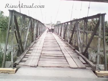 Jembatan Gantung Pulau Payung Mulai Membahayakan