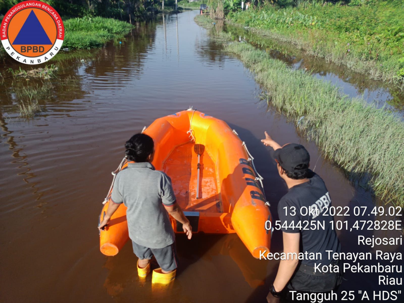 Aliran Sungai Sail Meluap, BPBD Pekanbaru Siagakan Perahu Fiber Pasca Banjir Landa Kelurahan Bambu Kuning