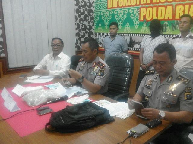 Polda Riau Bekuk 2 Pengedar Sabu dan Ekstasi Senilai Rp 1,5 M