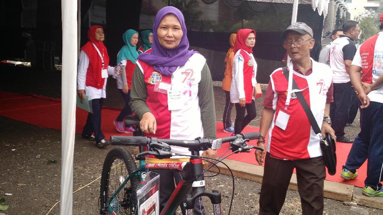 Ditegur Jokowi, Bu Amah Tak Mau Turun Panggung Demi Sepeda