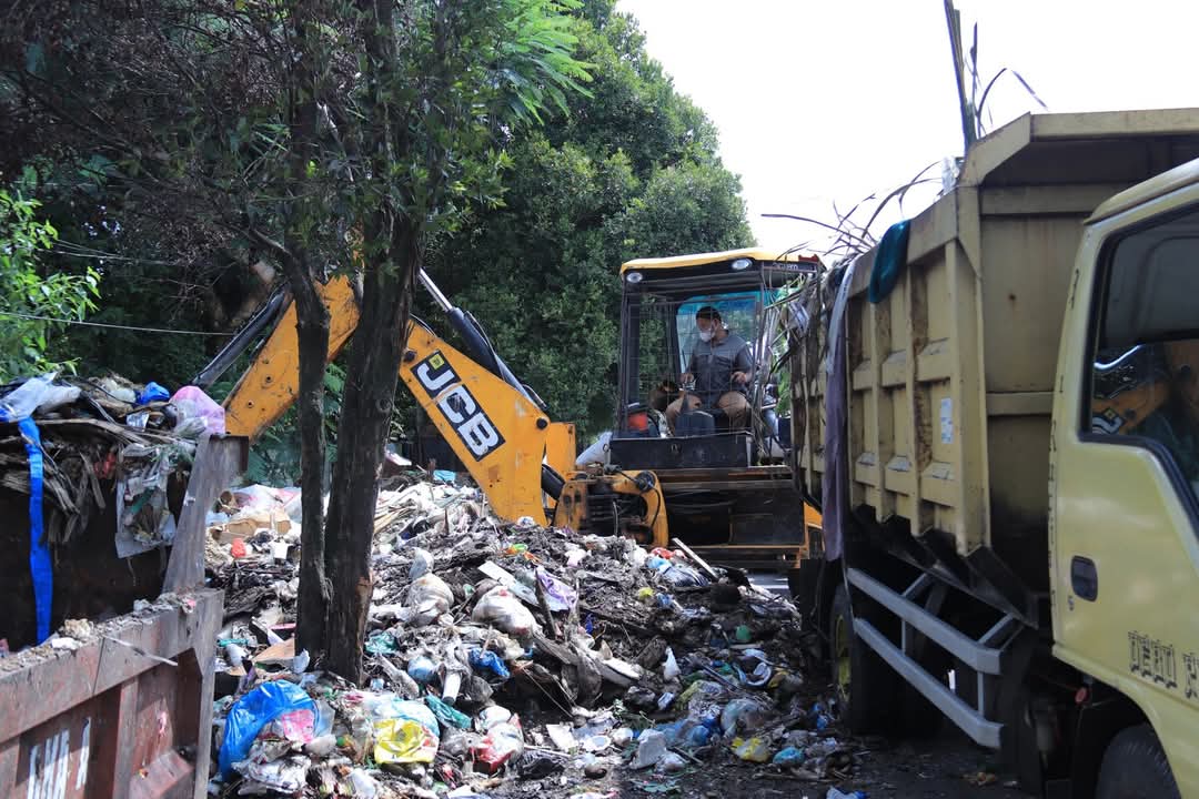 Urai Tumpukan Sampah di Pekanbaru, Operator Angkutan Tambah 1 Trans Depo