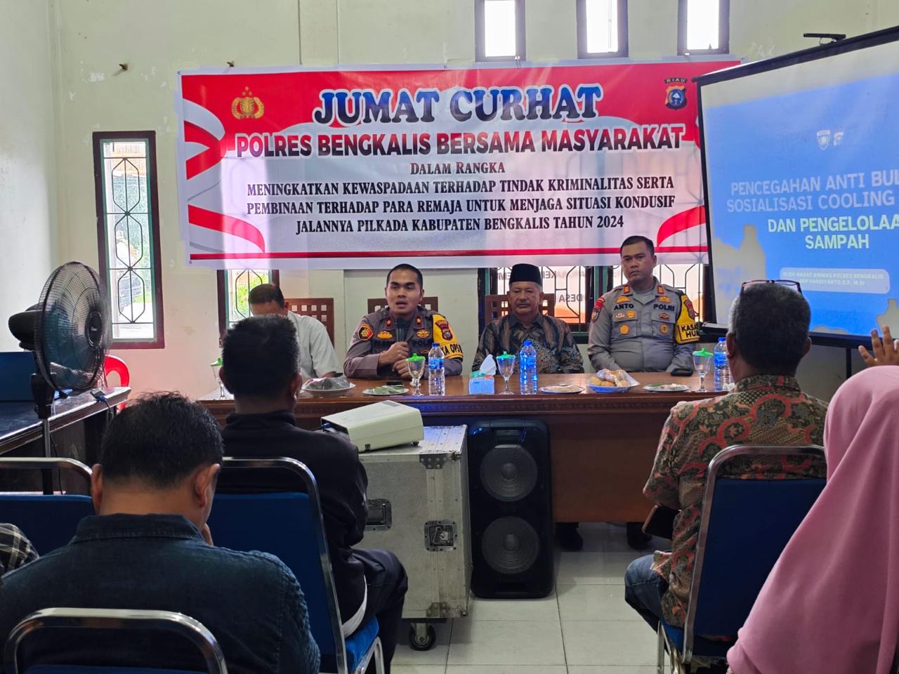 Polres Bengkalis Gelar Jumat Curhat di Desa Kelapapati untuk Jaga Kamtibmas Jelang Pilkada